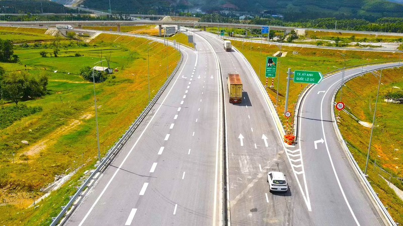 Đề xuất mức thu ph&iacute; từ 900 - 1.300 đồng/km tại 13 dự &aacute;n cao tốc Bắc - Nam
