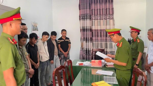Tạm giam 06 người tổ chức sử dụng tr&aacute;i ph&eacute;p chất cấm