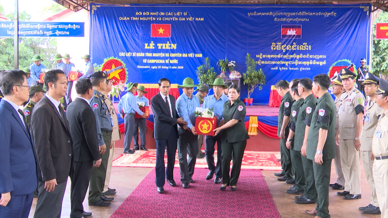 Lễ tiễn v&agrave; b&agrave;n giao h&agrave;i cốt liệt sĩ từ Campuchia