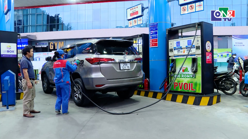 Xăng sinh học E10 được người d&acirc;n t&iacute;ch cực đ&oacute;n nhận