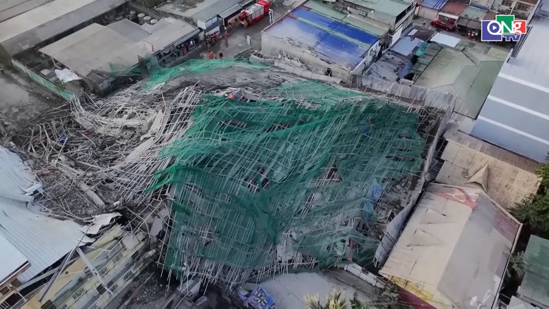 Sập nh&agrave; đang x&acirc;y dựng ở Philippines, h&agrave;ng chục người nghi mắc kẹt