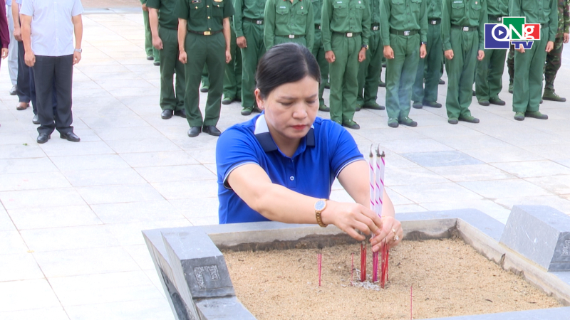 Tri &acirc;n c&aacute;c anh h&ugrave;ng liệt sĩ