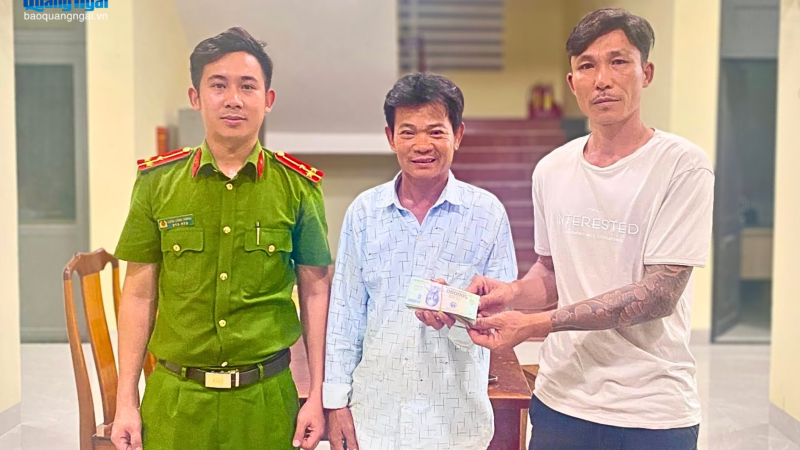 Nhặt được hơn 19 triệu đồng, người d&acirc;n chủ động giao nộp c&ocirc;ng an