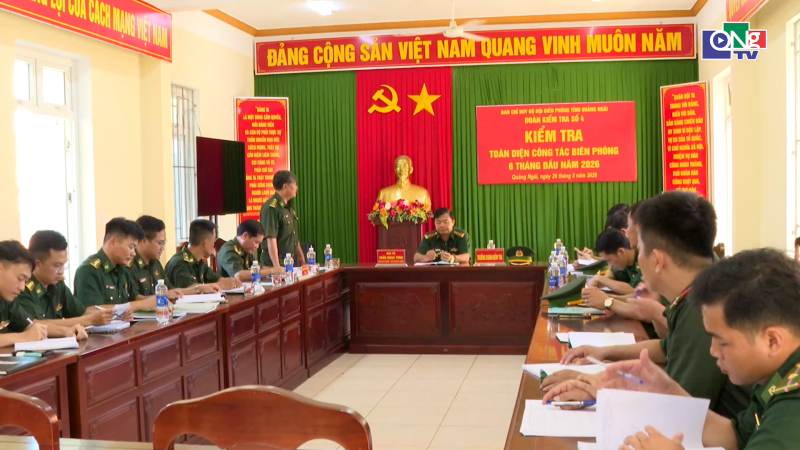 Kiểm tra c&ocirc;ng t&aacute;c sẵn s&agrave;ng chiến đấu tại Đồn Bi&ecirc;n ph&ograve;ng L&yacute; Sơn