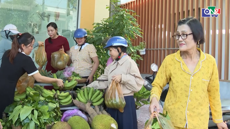 Gian h&agrave;ng n&ocirc;ng sản v&ugrave;ng cao