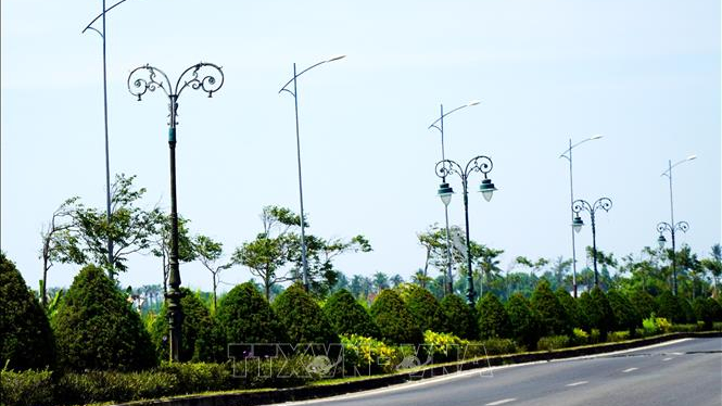 Cần sớm khắc phục hệ thống đ&egrave;n trang tr&iacute; hư hỏng tr&ecirc;n đường Ho&agrave;ng Sa 