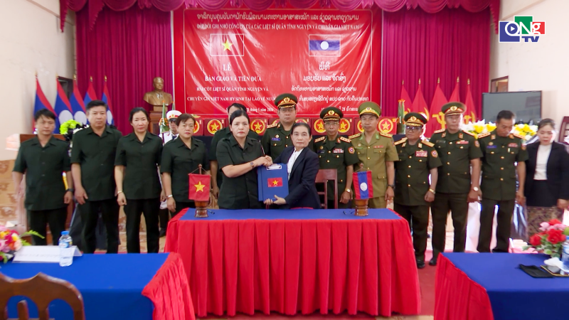 Trang trọng Lễ tiễn đưa liệt sĩ từ L&agrave;o về nước