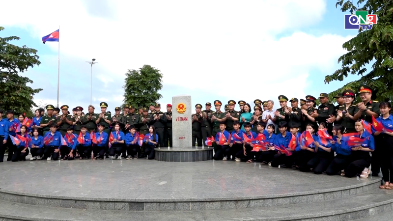 Sĩ quan trẻ Việt Nam - L&agrave;o &ndash; Campuchia vun đắp t&igrave;nh hữu nghị 