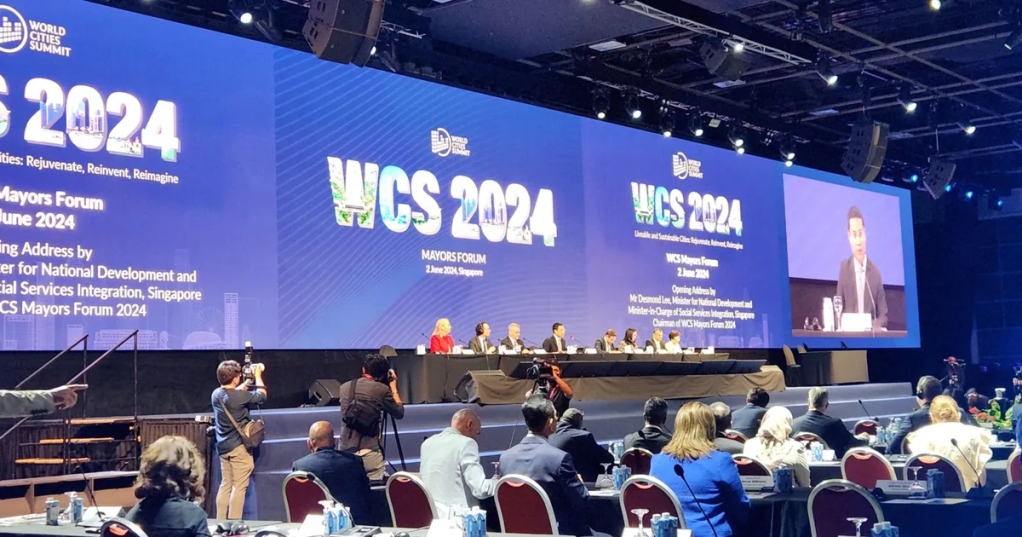 Quang cảnh hội nghị toàn thể của diễn đàn Thị trưởng (WCS Mayors Forum) về những thách thức trong phát triển đô thị