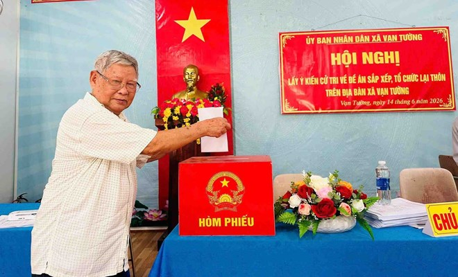 van,tuong,quang,ngai,13400418.jpg