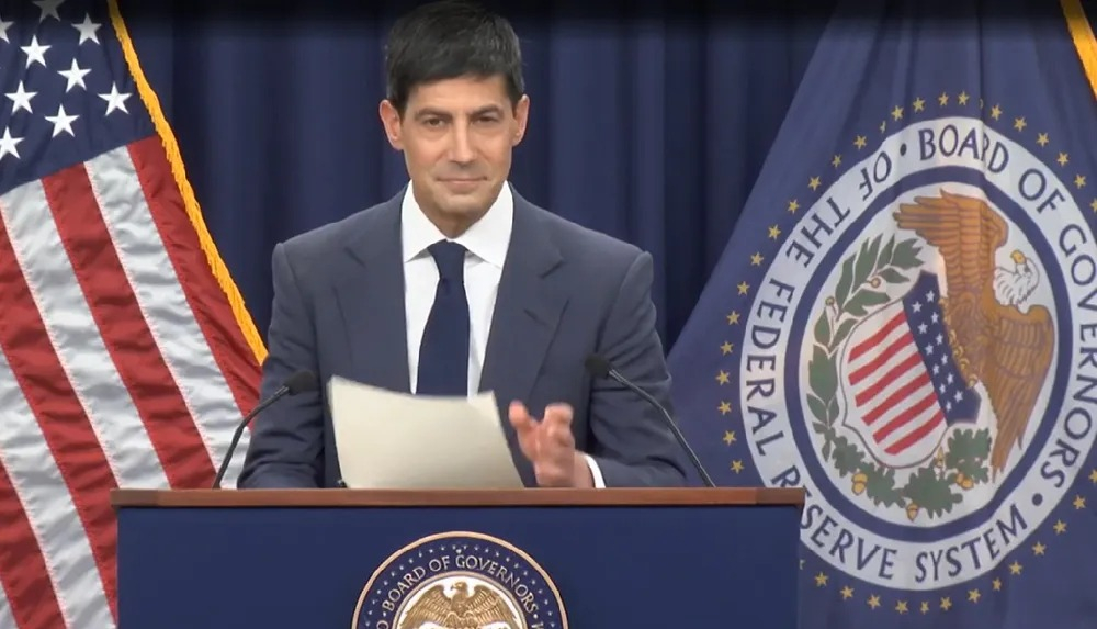 Chủ tịch FED Kevin Warsh tổ chức họp báo lần đầu tiên sau khi nhậm chức. Ảnh: FED