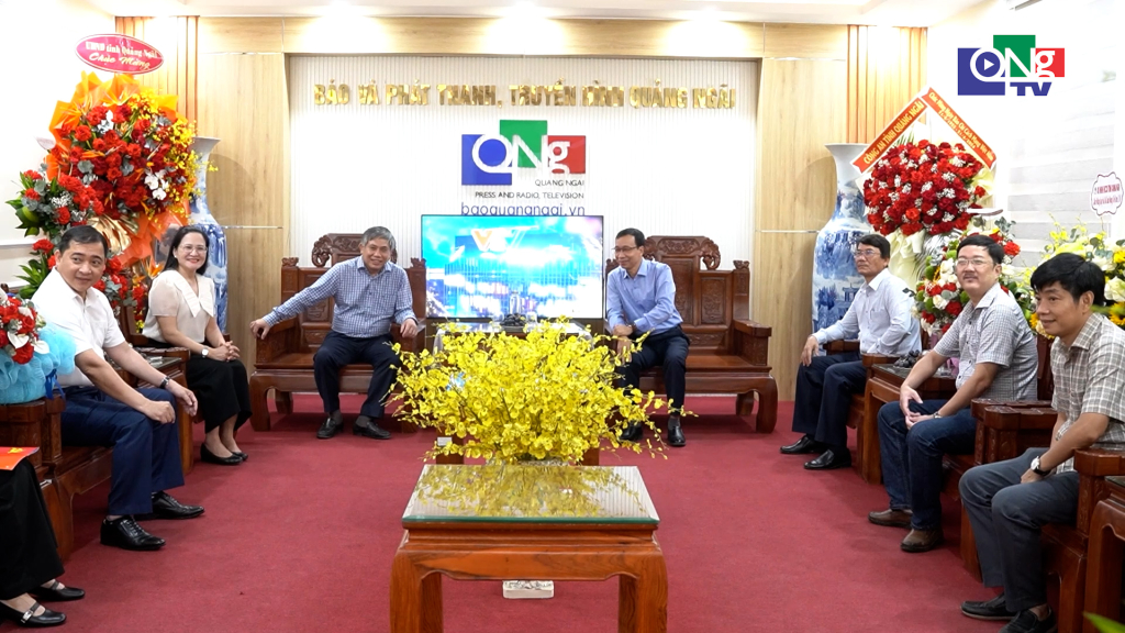 Lãnh đạo Ban Tổ chức Tỉnh ủy thăm, chúc mừng Báo và Phát thanh, Truyền hình Quảng Ngãi.