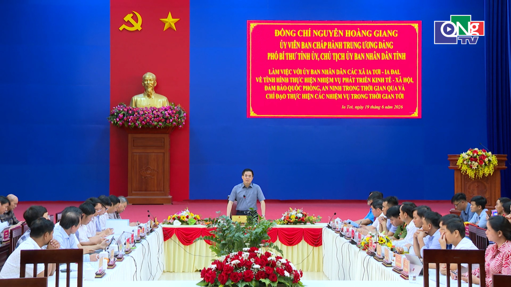 Quang cảnh buổi làm việc.