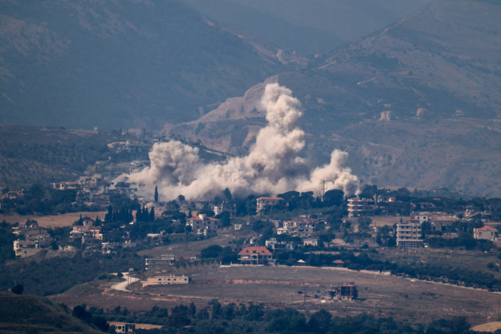 Khói bốc lên tại Lebanon sau một cuộc không kích từ phía Israel ngày 1/6/2026. Ảnh: Reuters