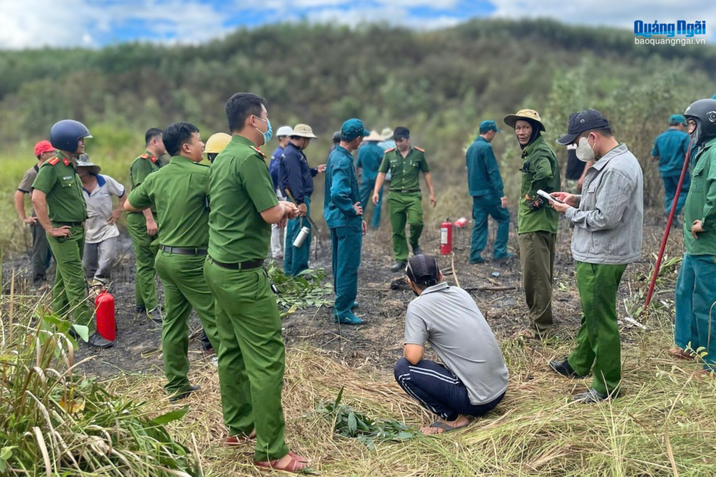 Đám cháy rừng sản xuất tại thôn An Tân, xã Trà Giang được khống chế kịp thời, không để cháy lan sang các diện tích rừng lân cận. Ảnh: ĐVCC