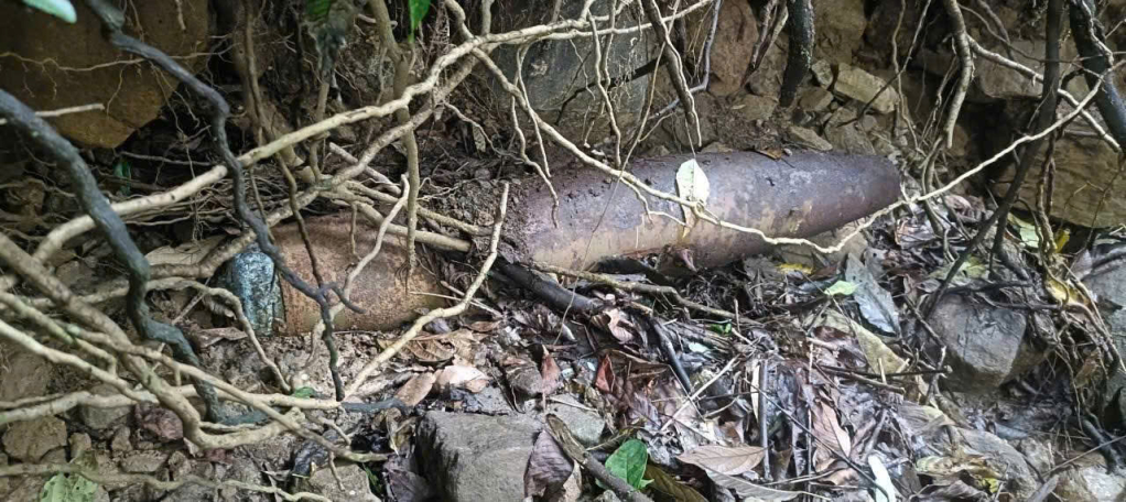 Quả bom được phát hiện dài hơn 1,5m, nặng hơn 200kg.