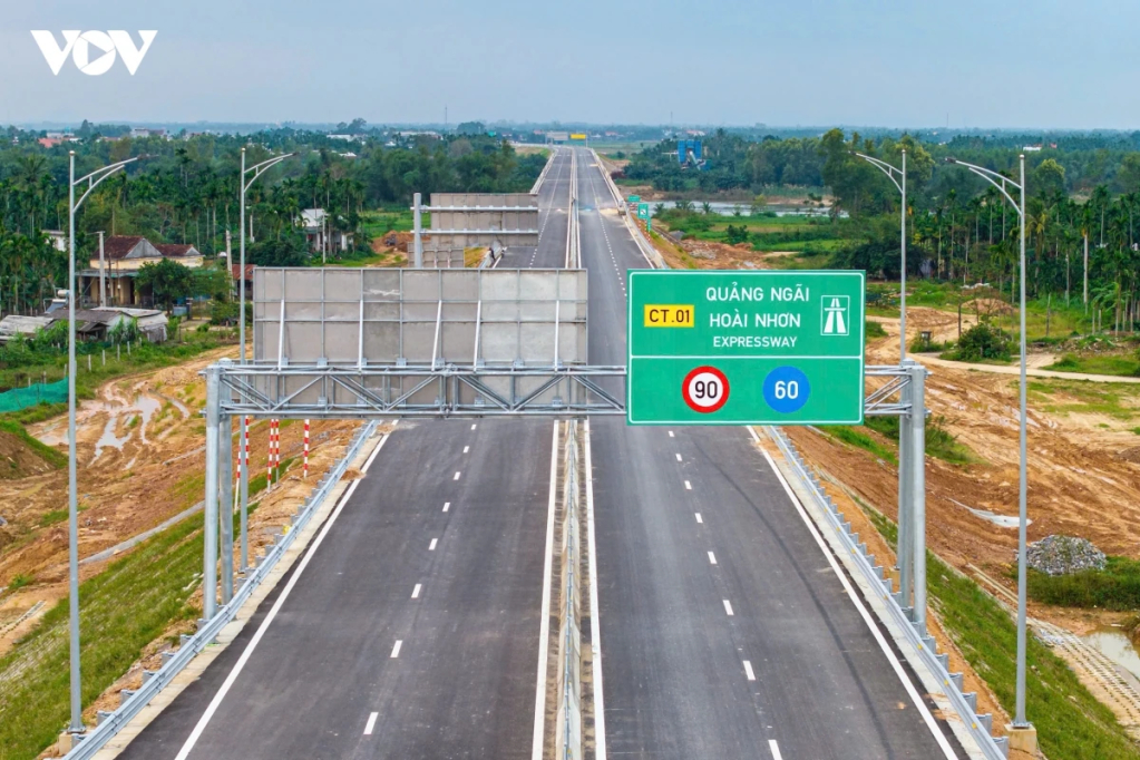 Bộ Xây dựng lấy ý kiến 11 địa phương về mở rộng cao tốc Bắc - Nam lên 6 làn xe