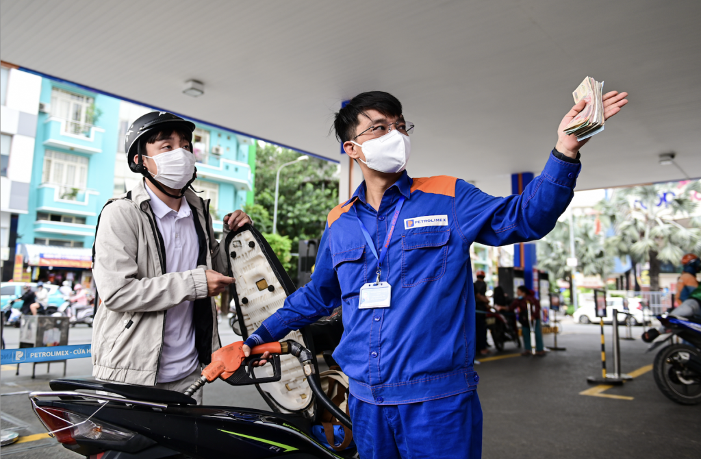 Trong 8 ngày đầu tháng 6, cả nước đã tiêu thụ khoảng 290 triệu lít xăng E10. Ảnh: Nguyễn Huế