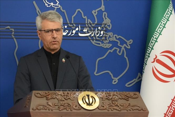 Người phát ngôn Bộ Ngoại giao Iran Esmaeil Baghaei phát biểu tại cuộc họp báo ở Tehran, ngày 11/6. Ảnh: THX/TTXVN