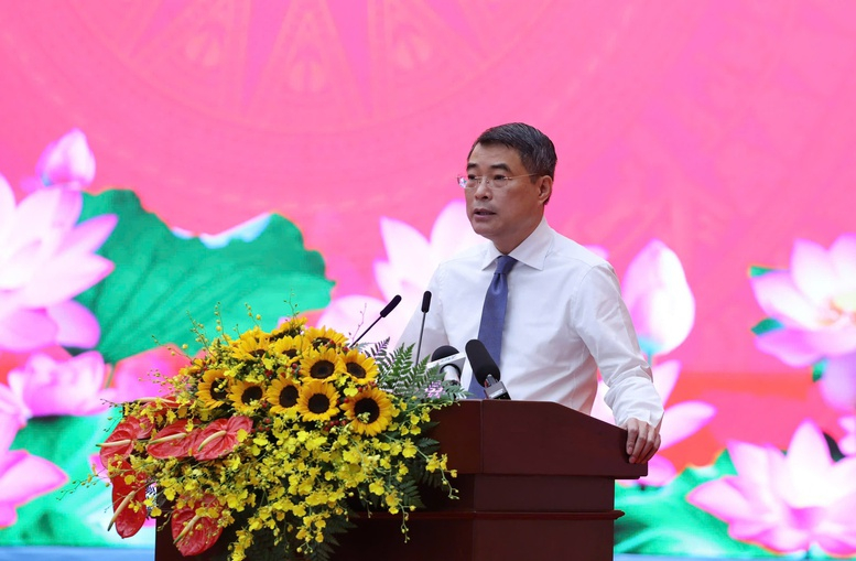 Đồng chí Lê Minh Hưng, Ủy viên Bộ Chính trị, Thủ tướng Chính phủ, Chủ tịch Hội đồng Thi đua-Khen thưởng Trung ương đã phát động Phong trào thi đua "Quyết tâm thực hiện thắng lợi mục tiêu tăng trưởng bền vững "2 con số" giai đoạn 2026-2030" tại TPHCM - Ảnh: VGP/Phương Nguyên