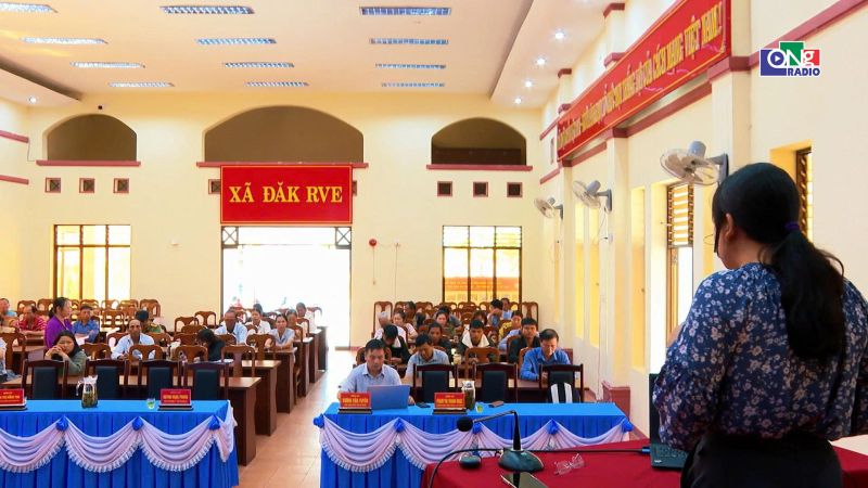 Đưa ph&aacute;p luật đến v&ugrave;ng đồng b&agrave;o d&acirc;n tộc thiểu số