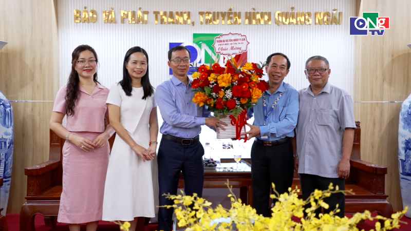 Thăm, ch&uacute;c mừng B&aacute;o v&agrave; Ph&aacute;t thanh, Truyền h&igrave;nh Quảng Ng&atilde;i