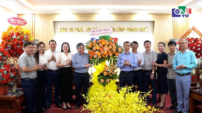 Thăm, ch&uacute;c mừng B&aacute;o v&agrave; Ph&aacute;t thanh, Truyền h&igrave;nh Quảng Ng&atilde;i