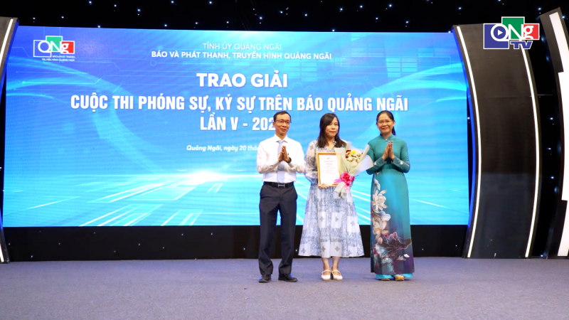 Trao giải cuộc thi viết ph&oacute;ng sự, k&yacute; sự