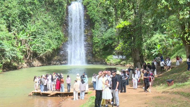Doanh thu du lịch Quảng Ng&atilde;i đạt hơn 3.600 tỷ đồng 