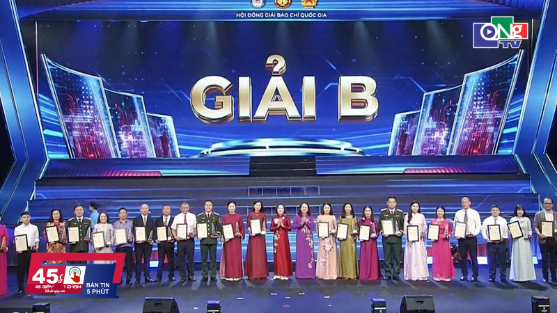 45 gi&acirc;y 1 chạm ng&agrave;y 22/6