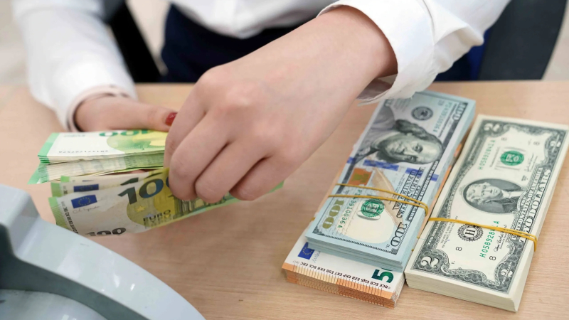 Ng&acirc;n h&agrave;ng Nh&agrave; nước cảnh b&aacute;o rủi ro ngoại tệ giả