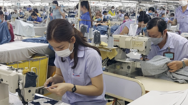 Đề xuất hai phương &aacute;n lương tối thiểu v&ugrave;ng từ năm 2027