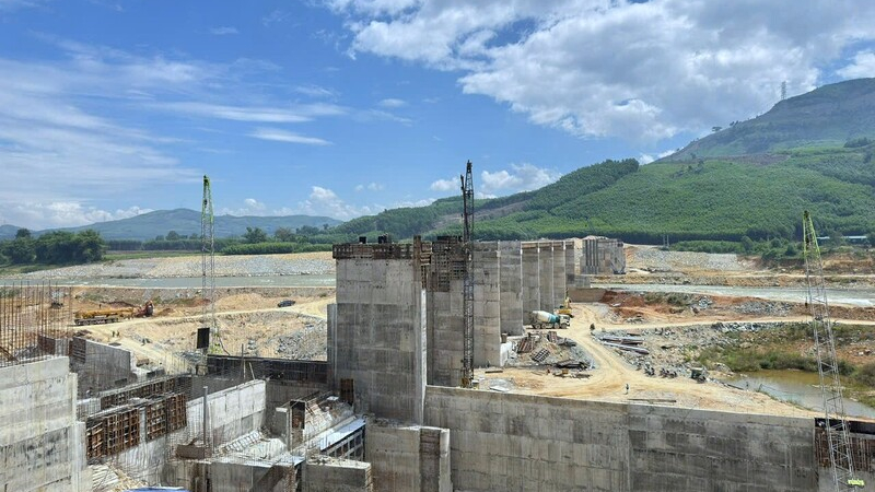 Quảng Ng&atilde;i: Khơi th&ocirc;ng điểm nghẽn để th&uacute;c đẩy c&aacute;c dự &aacute;n năng lượng 