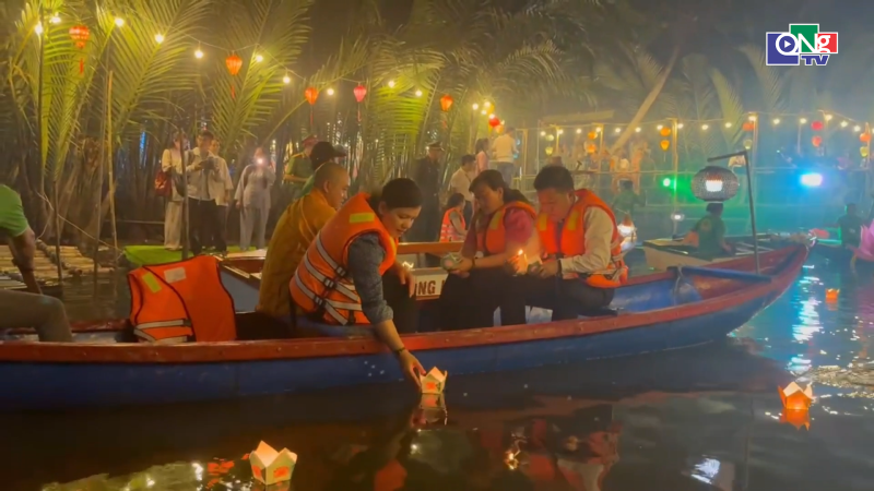 Lễ hội Hoa Đăng &ndash; Huyền ảo đ&ecirc;m rừng dừa 