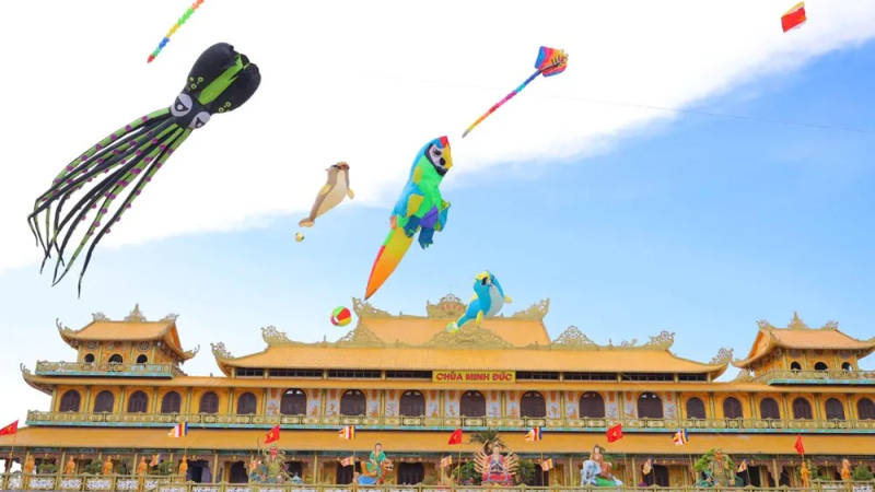  Rực rỡ sắc m&agrave;u chương tr&igrave;nh tr&igrave;nh diễn diều nghệ thuật &ldquo;Quảng Ng&atilde;i bay l&ecirc;n&rdquo;