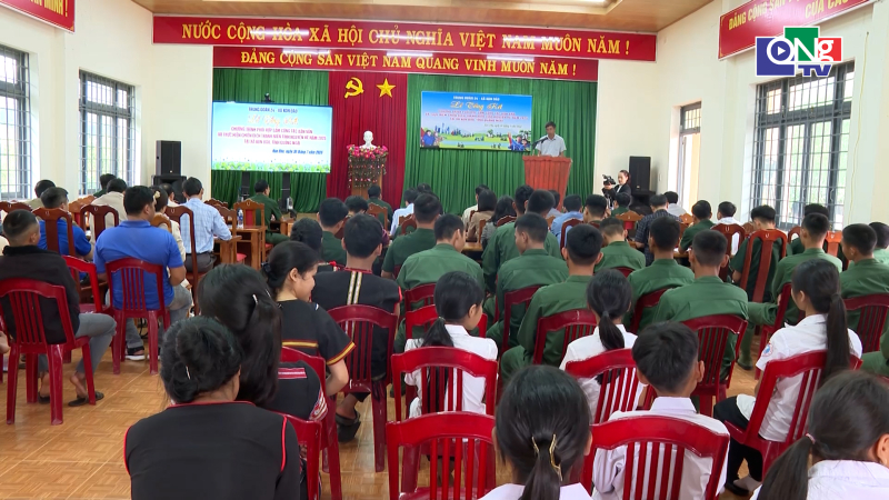 Đ&ecirc;m hội đo&agrave;n kết qu&acirc;n &ndash; d&acirc;n