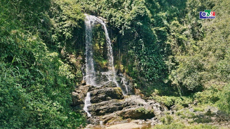 Về Ba Vinh ngắm th&aacute;c cao mu&ocirc;n
