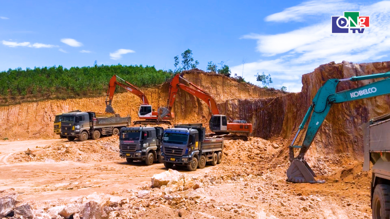 Mỏ đất th&ocirc;n Di&ecirc;n Lộc đ&atilde; khai th&aacute;c trở lại