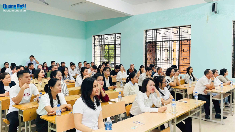 Hơn 1.300 người đăng k&yacute; thi chứng chỉ m&ocirc;i giới bất động sản