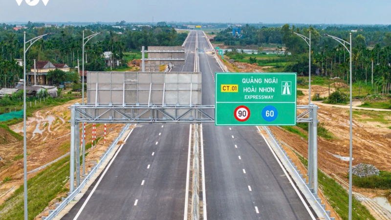 Lấy &yacute; kiến mở rộng cao tốc Bắc - Nam ph&iacute;a Đ&ocirc;ng