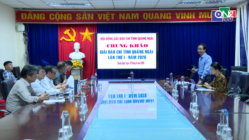 Chấm chung khảo Giải B&aacute;o ch&iacute; tỉnh Quảng Ng&atilde;i