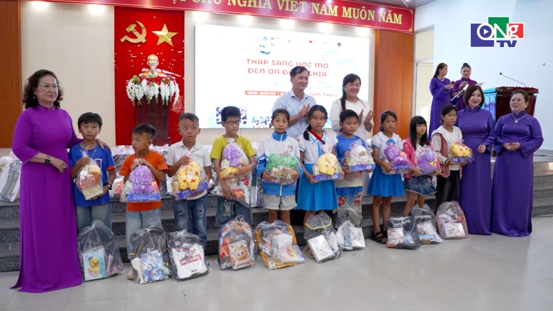 Chương tr&igrave;nh Thắp s&aacute;ng ước mơ - Đền ơn đ&aacute;p nghĩa