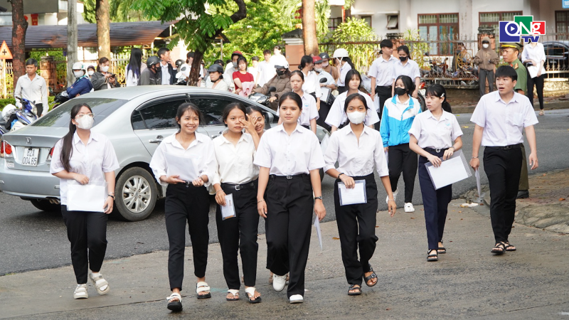 Hơn 21,6 ngh&igrave;n th&iacute; sinh Quảng Ng&atilde;i bước v&agrave;o kỳ thi tốt nghiệp THPT