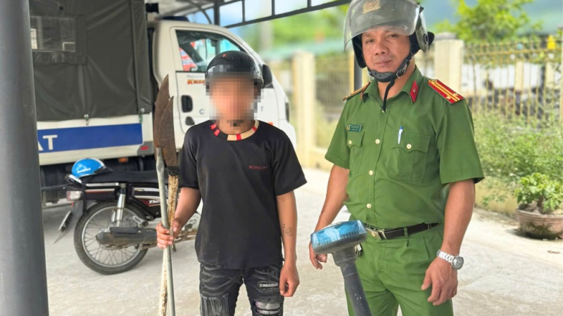 Xử l&yacute; nam thiếu ni&ecirc;n đăng ảnh cầm hung kh&iacute; tự chế l&ecirc;n mạng x&atilde; hội