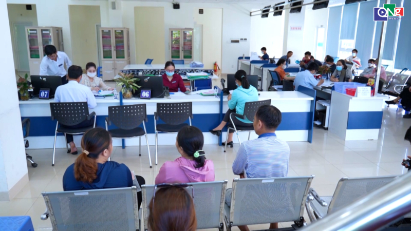 Quảng Ng&atilde;i phấn đấu cắt giảm 50% thời gian giải quyết thủ tục h&agrave;nh ch&iacute;nh