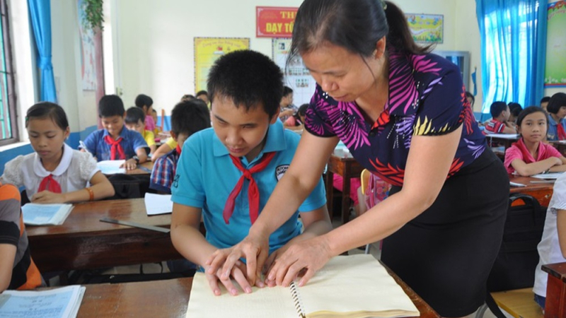 Quảng Ng&atilde;i hỗ trợ 360.000 đồng/th&aacute;ng cho người trực tiếp gi&uacute;p đỡ người được gi&aacute;o dục tại cộng đồng 