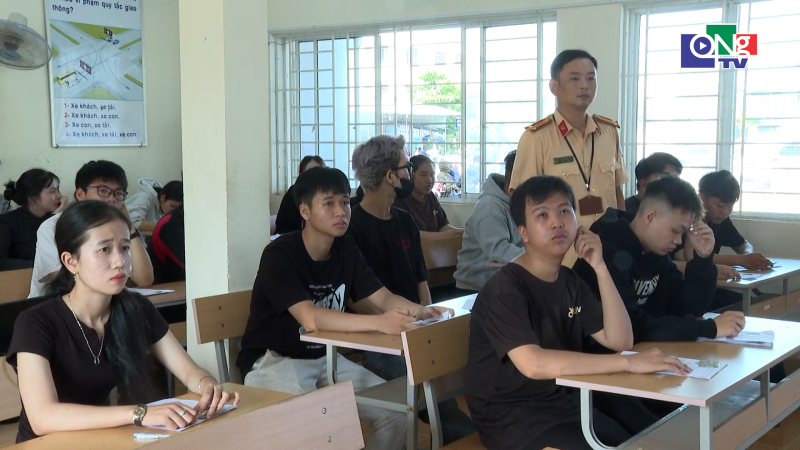 Xem video tai nạn giao th&ocirc;ng trước khi thi s&aacute;t hạch l&aacute;i xe