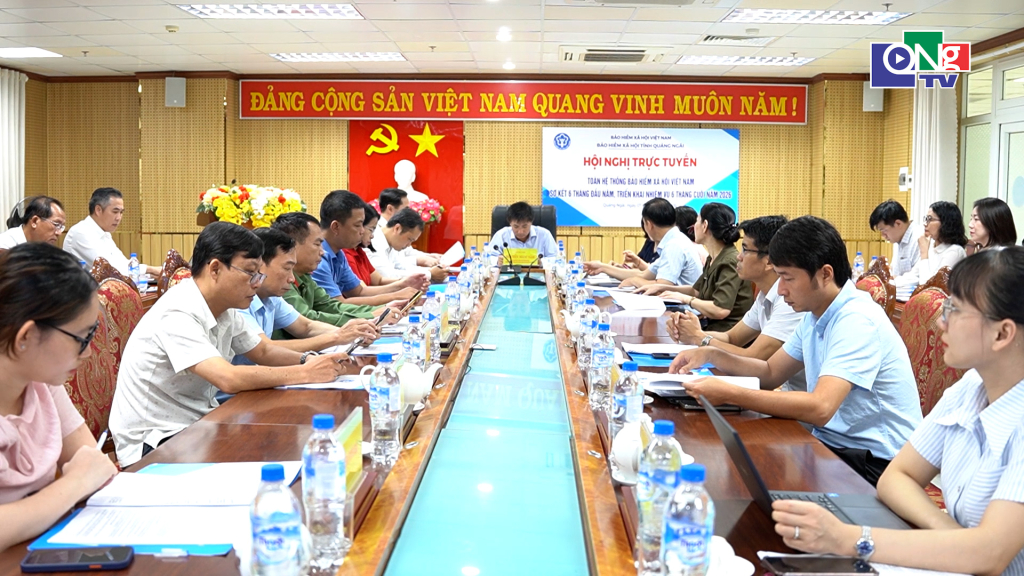 Qâung cảnh điểm cầu Quảng Ngãi.