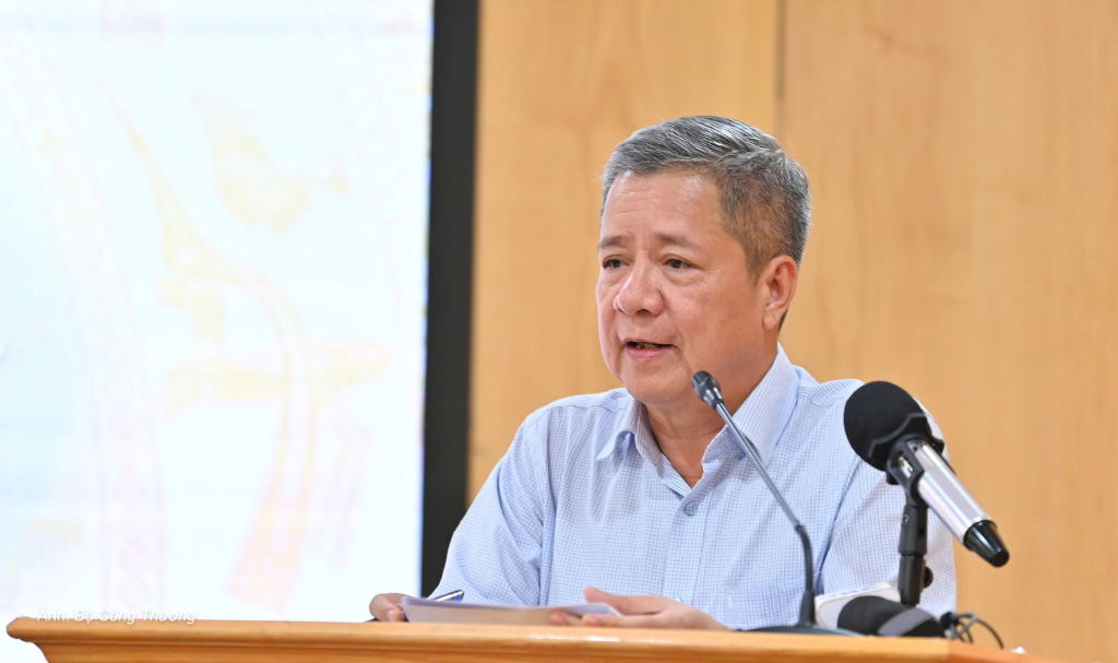 Ông Bùi Quốc Hùng, Phó cục trưởng Điện lực, trả lời tại họp báo, ngày 7/7. Ảnh: Bộ Công Thương