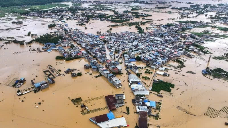 Cảnh ngập lụt sau những trận mưa lớn tại Nam Ninh, Khu tự trị dân tộc Choang Quảng Tây, Trung Quốc. Ảnh: THX/TTXVN